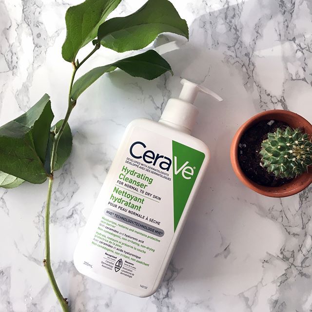 CeraVe Hydrating Cleanser për lëkura normale në të thata.