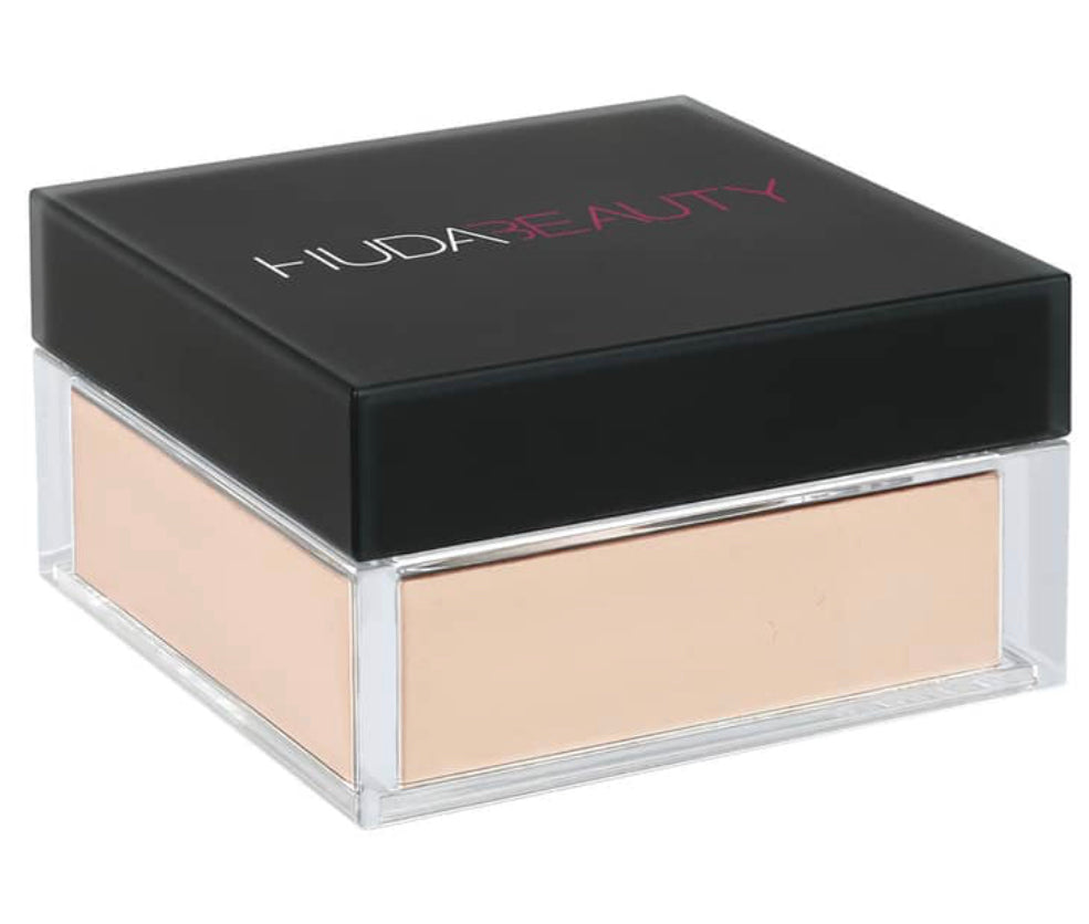 Huda Beauty Easy Bake Loose Powder.